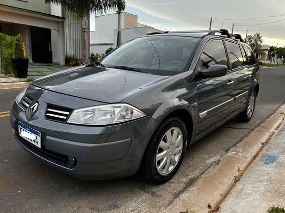RENAULT MEGANE 1.6 DYNAMIQUE GRAND TOUR 16V FLEX 4P MANUAL RENAULT MEGANE 1.6 DYNAMIQUE GRAND TOUR 16V FLEX 4P MANUAL